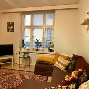  Apartamento Lovely In The Centre, Street Level And Inner Yard